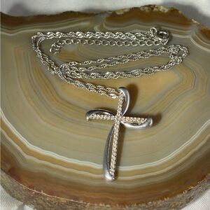 VINTAGE STERLING SILVER CROSS CZ PENDANT NECKLACE